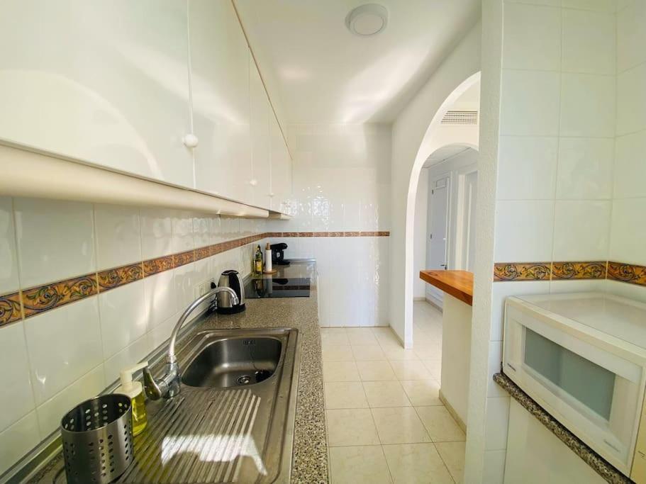 Canario Apartment - Imperial Park - Sea View, 6 Pools, Terrace Калпе Екстериор снимка